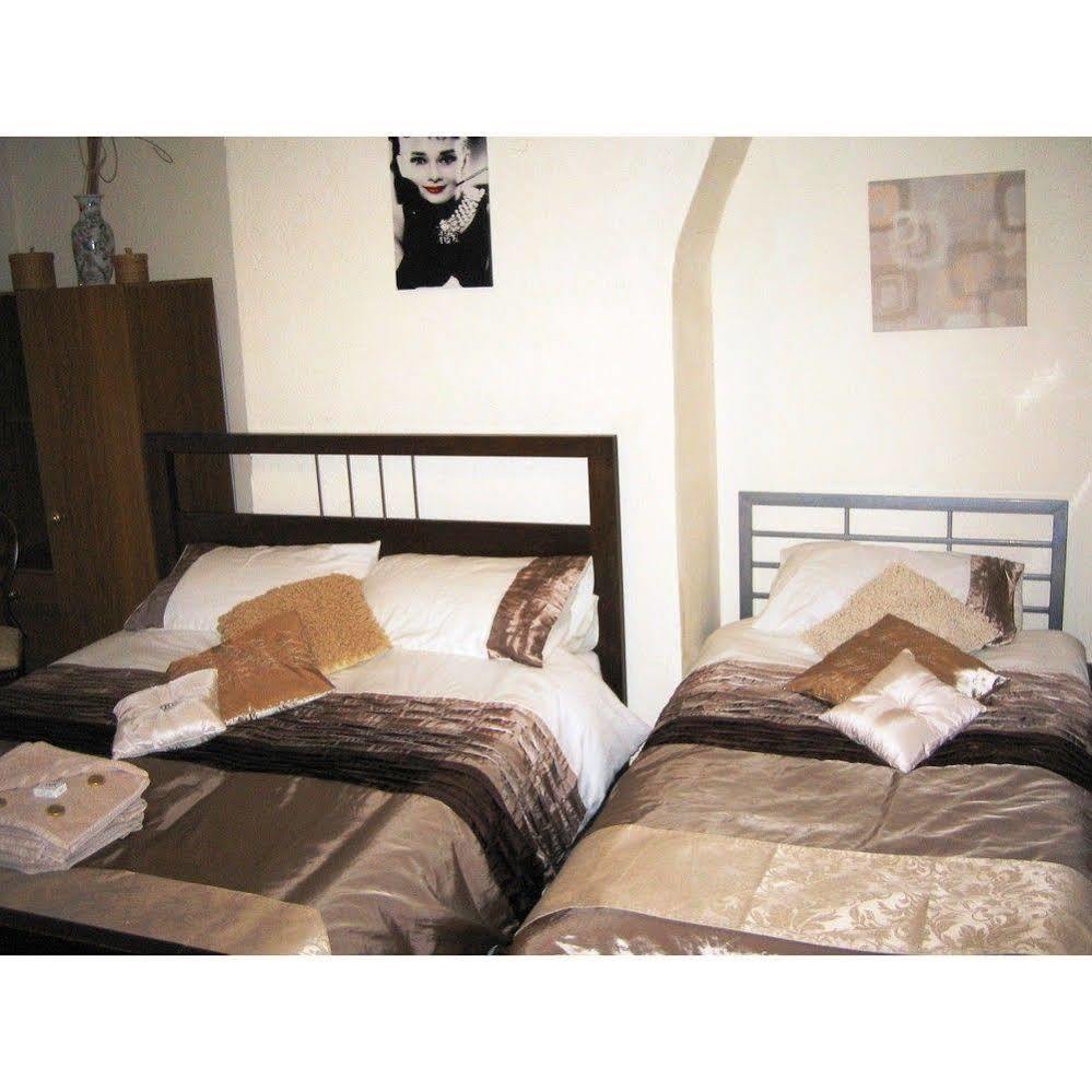 The Castleton Bed and Breakfast Blackpool Exteriör bild